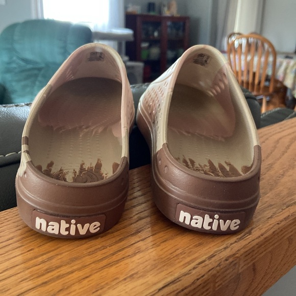 Native Clogs - Picture 3 of 3